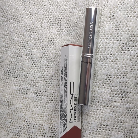 M·A·C Locked Kiss 24hr Lipstick in Meticulous, 1.8g/0.06oz - Picture 3 of 10